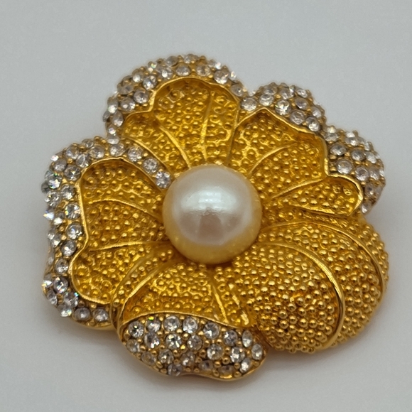 Monet Jewelry - MONET Vintage Gold Tone Floral Brooch Faux Pearl Rhinestone Pin EUC